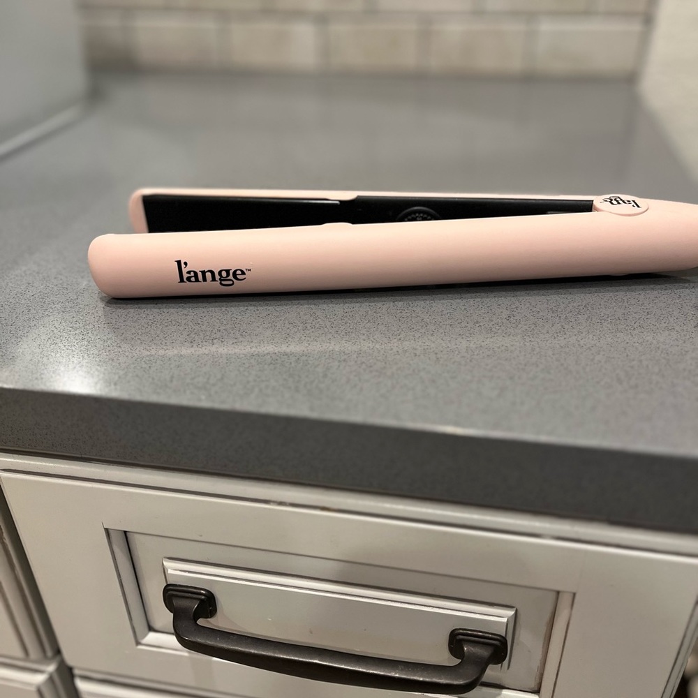Lange ceramic flat iron with heat protecter spray and hair oil treatment